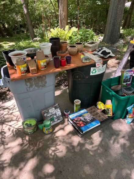Photo of free Miscellaneous garden, pots, starter (11Mile & Farmington) #1