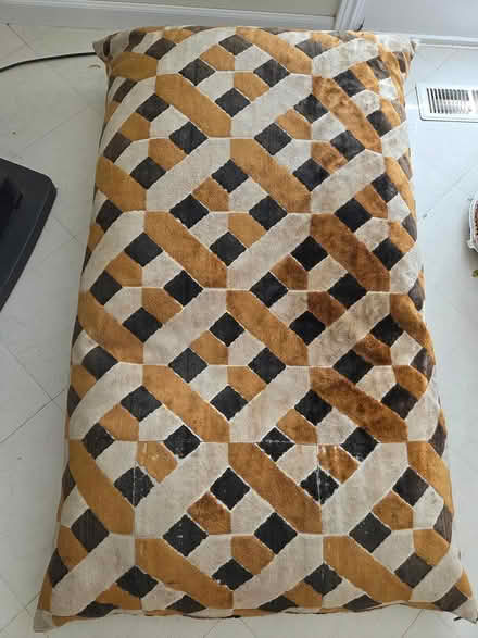 Photo of free Giant pillow (Bull Mountain, Tigard) #1