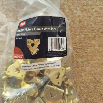 Photo of free Picture hooks with pins (Me14 2ha) #2
