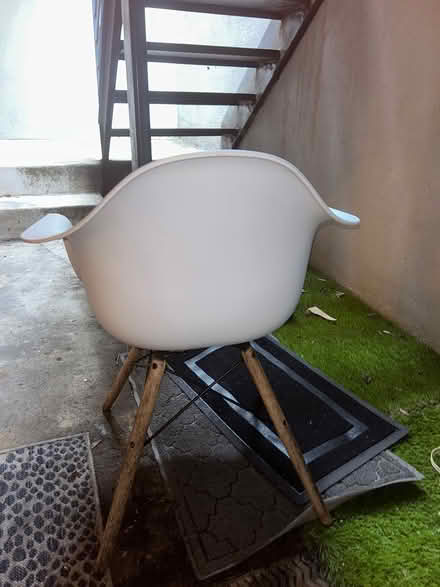 Photo of free White desk or lounge chair (Logan circle) #1