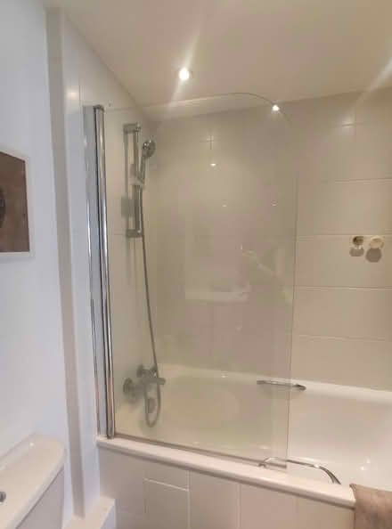 Photo of free Glass shower screen for bath (Se5) #1