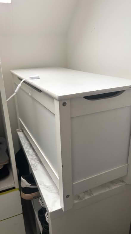 Photo of free Blanket/Toy box. By 3pm Sunday (Thornton Heath) #1