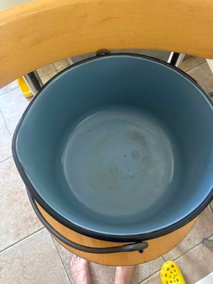 Photo of free Large enamel pan (Sg6 3nb) #2
