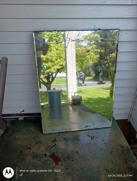 Photo of free Mirror (73 Main Blvd, Ewing Twp.) #1