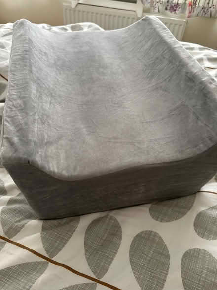 Photo of free Leg raiser pillow (Ashford TW15) #3