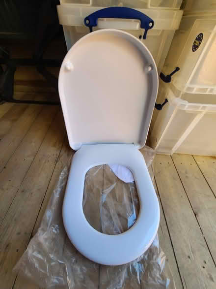 Photo of free Unused soft-close toilet seat (West Kirby CH48) #1
