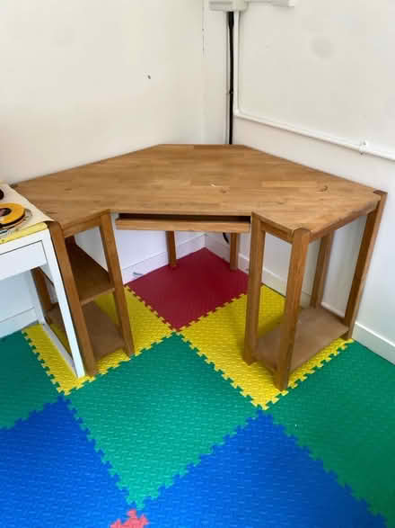 Photo of free Corner desk (Blacklands TN34) #1
