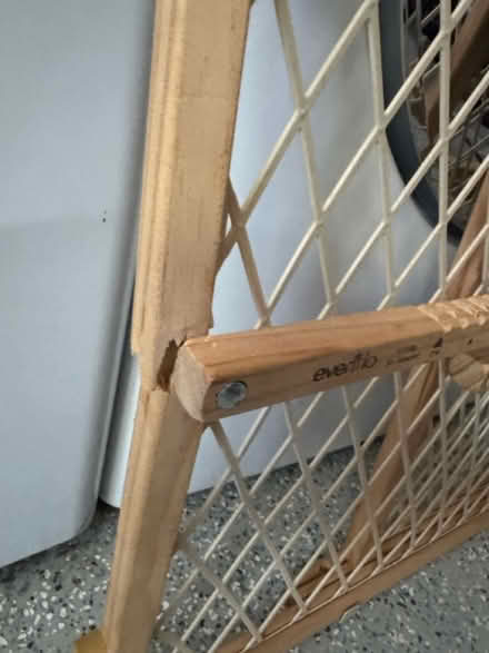 Photo of free Wood baby gate needs repair (101 and Fair Oaks Sunnyvale) #2