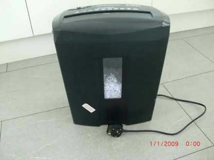 Photo of free Electric Paper Shredder (Bilton HG1) #1