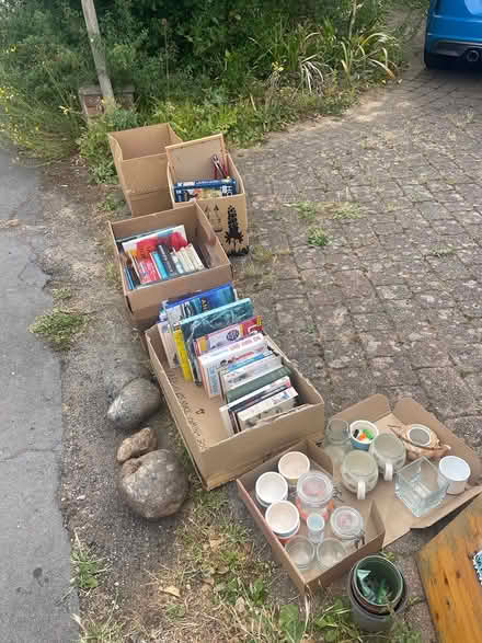 Photo of free Books-crockery-flintstones & more (BuryStEds IP33) #1