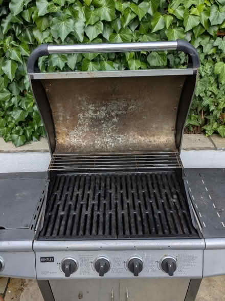 Photo of free 4 burner gas BBQ - rusty but works (Harringay Ladder N8) #2