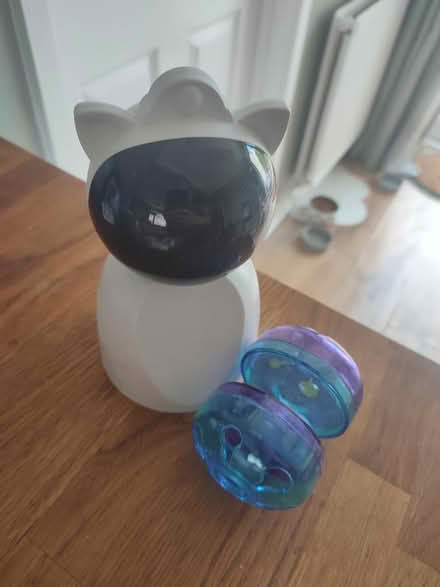Photo of free Cat automatic laser and puzzle toy (L25) #1