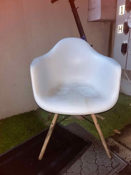Photo of free White desk or lounge chair (Logan circle) #2