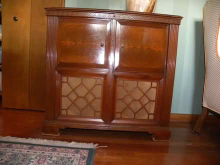 Photo of free 1040's radio and phonograph console (Troy) #1