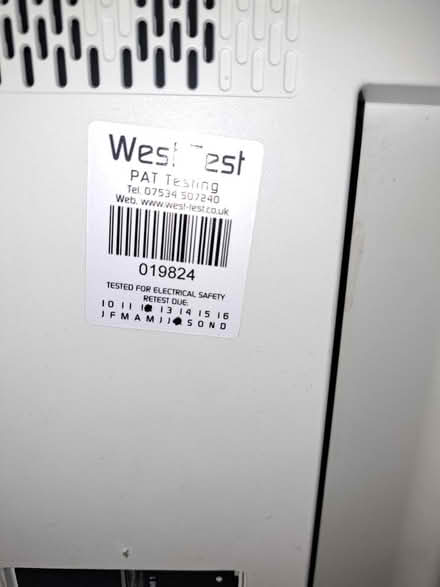 Photo of free Hitachi tv / monitor (Montpelier BS6) #2