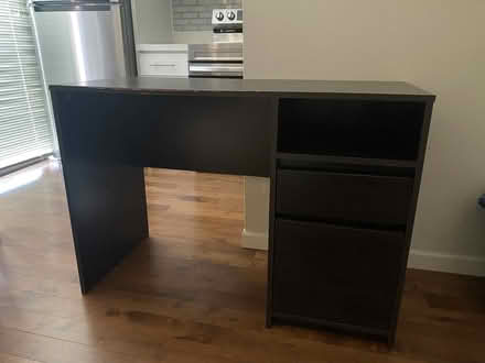 Photo of free desk (Capitol Hill) #1