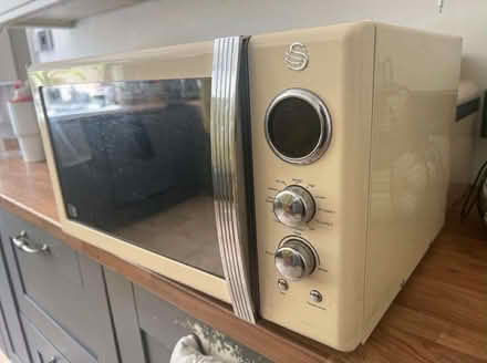 Photo of free Microwave (L6) #1