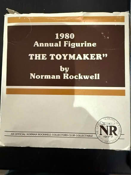 Photo of free Norman Rockwell figurine (Downtown) #3