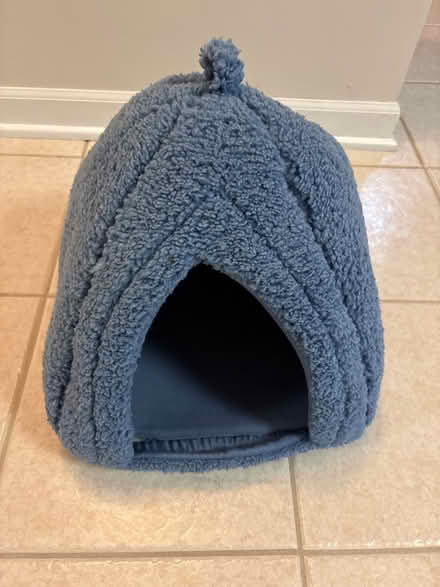 Photo of free Pet bed (Darien) #1