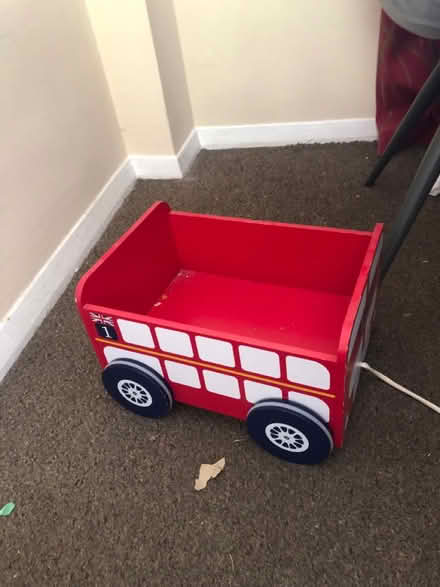 Photo of free pull along bus (Epsom KT18) #1
