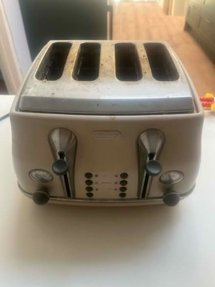 Photo of free Four Slice DeLoughi Toaster (Roundhay, LS8) #1