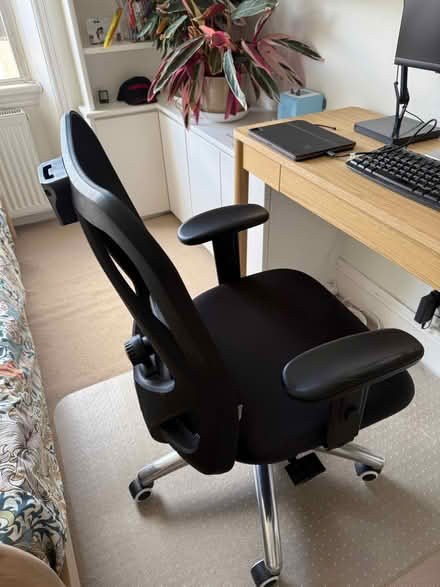 Photo of free Office chair (Earls Court SW10) #2