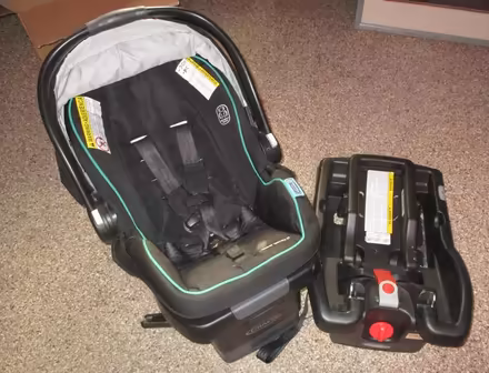 Photo of free Baby Car Seat (Schaumburg) #1