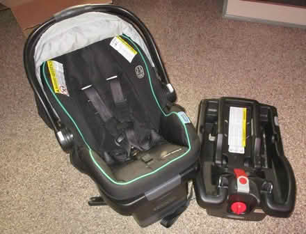 Photo of free Baby Car Seat (Schaumburg) #1