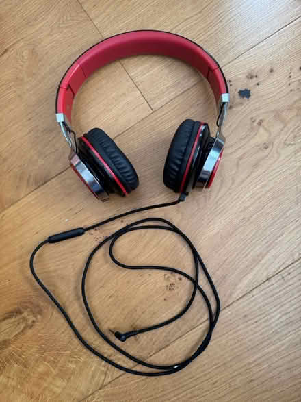 Photo of free Headphones with microphone (Barnham PO22) #1