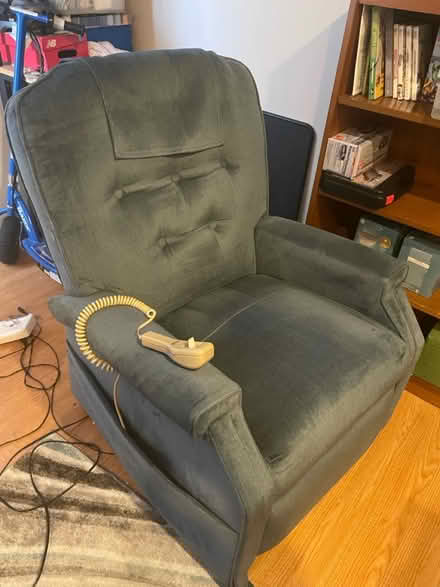 Photo of free Working Lift Chair (Carol stream) #1