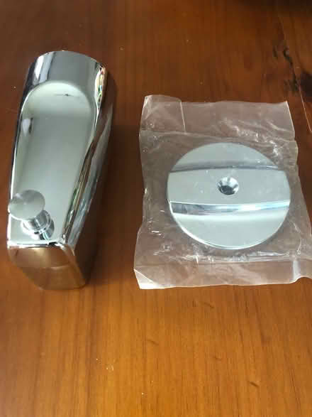 Photo of free bathtub spout and overflow cover (K1L 5Y3) #1