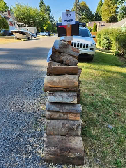 Photo of free firewood (Lake City Way) #2