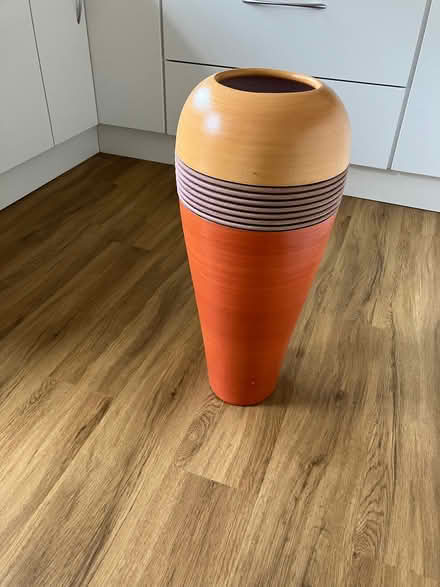 Photo of free Floor-standing vase (Aston CH5) #1