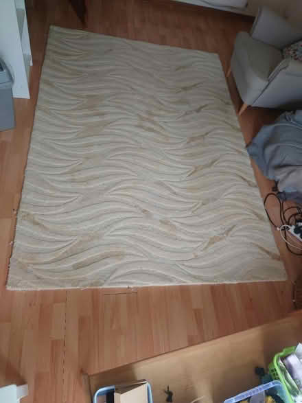 Photo of free Cream rug (Rushden) #1
