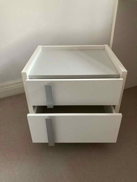 Photo of free desk, drawers and small book shelves (Sloane Square SW1W) #4