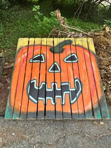 Photo of free Pallet Pumpkin, Mirror, Fence Stake (East Tallahassee) #1