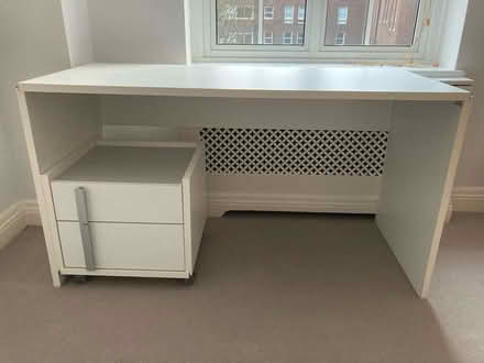 Photo of free desk, drawers and small book shelves (Sloane Square SW1W) #1