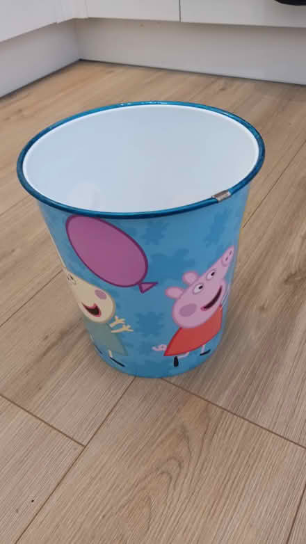 Photo of free Pepa Pig Waste Paper bin (SW11) #2