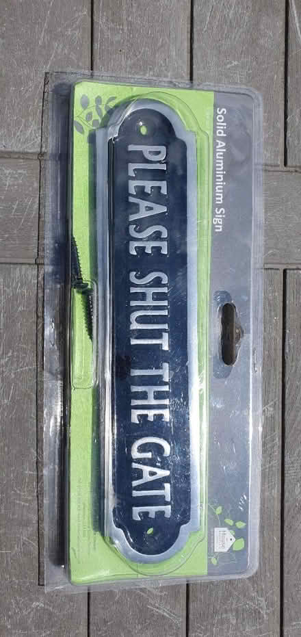 Photo of free shut the gate sign (M20 Didsbury) #1