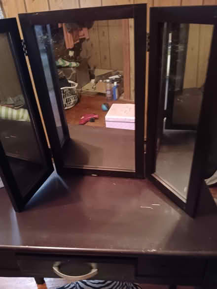 Photo of free Girls vanity (North end New Bedford) #1