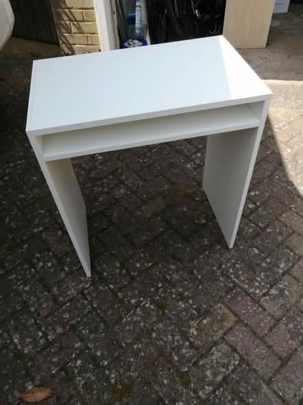 Photo of free Small desk (Tonbridge) #1