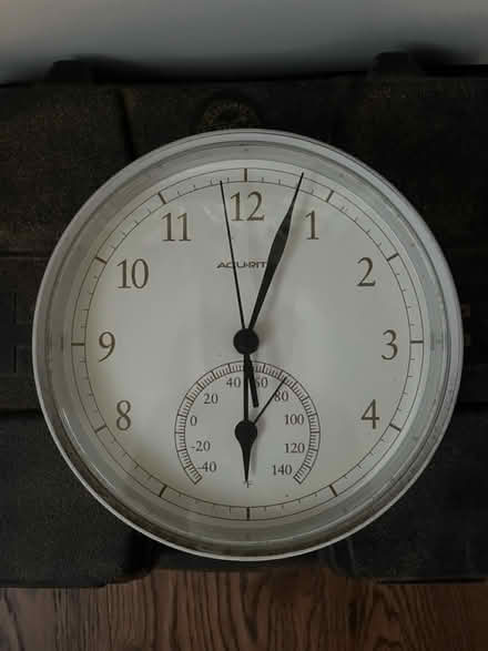 Photo of free 8 in clock and temp sensor (Philadelphia/South Jersey) #1