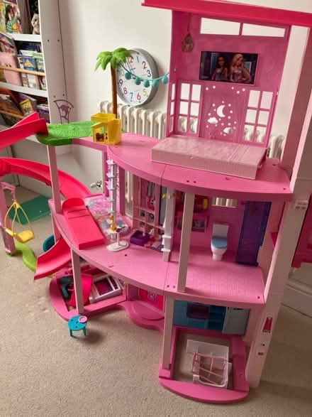 Photo of free Barbie Dreamhouse (Finsbury Park (N4)) #1