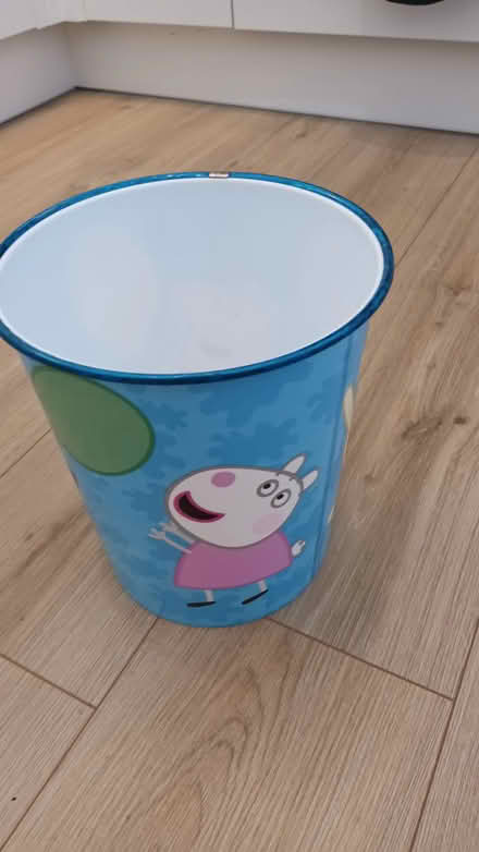 Photo of free Pepa Pig Waste Paper bin (SW11) #1