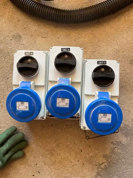 Photo of free 32A Industrial Power Socket (PCE, 230V) (Marlow Bottom SL7) #1