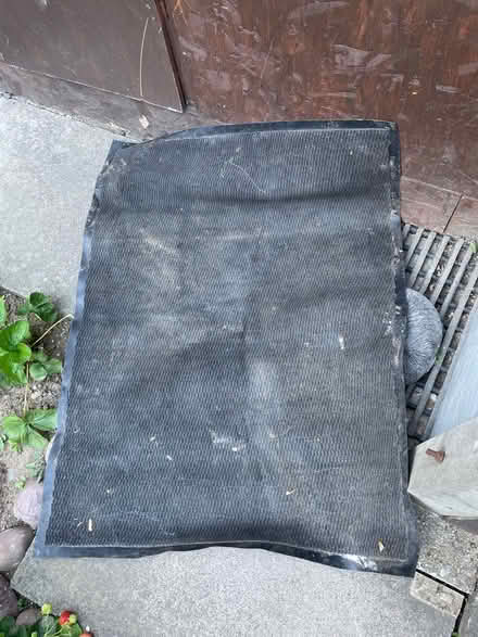 Photo of free Rubbed backed carpet (Finsbury park) #1