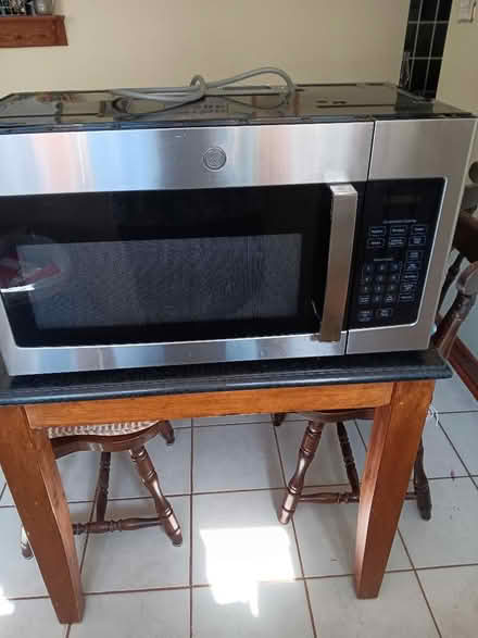 Photo of free Microwave Oven by GE in Lansdale (Lansdale near Turnpike exit) #2