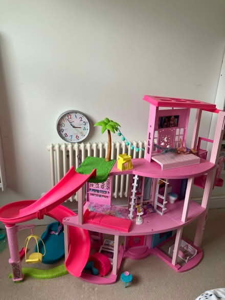 Photo of free Barbie Dreamhouse (Finsbury Park (N4)) #2