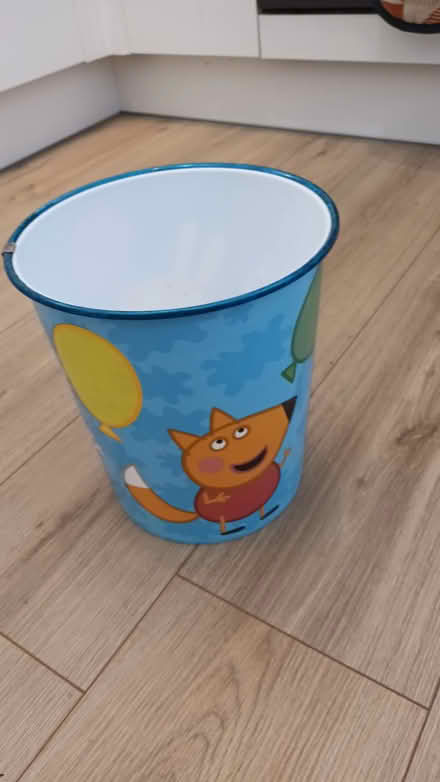 Photo of free Pepa Pig Waste Paper bin (SW11) #3