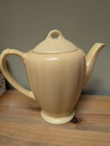 Photo of free Small vintage teapot or coffee pot (Rowlands Gill NE39) #1